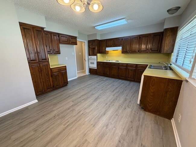 Building Photo - WELCOME HOME TO NORTHERN HILLS GOLF COMMUN...