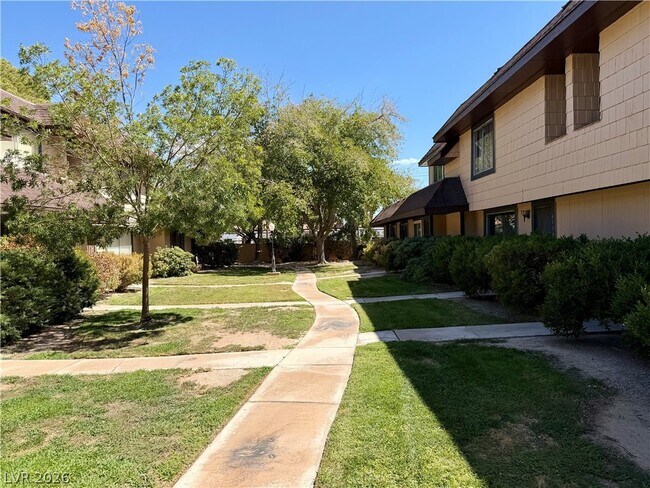 Building Photo - 6122 Meadow View Ln