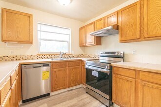 Building Photo - 508 NE Graham St