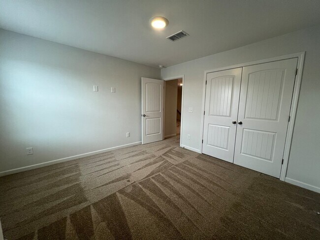 Building Photo - 967 Horse Mountain Rd