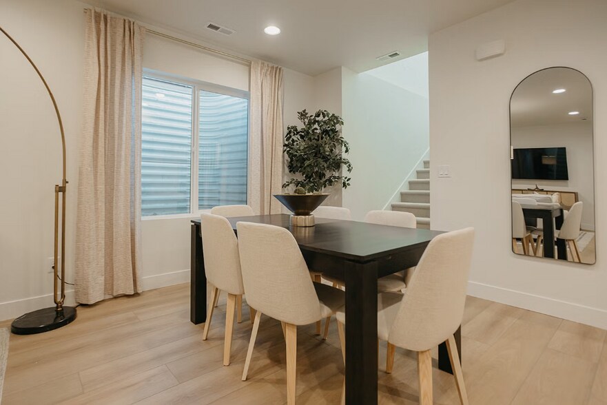 Building Photo - 3561 E 1120 S