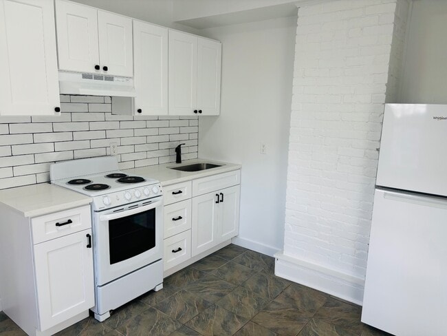 Building Photo - 420 Littleworth Ln