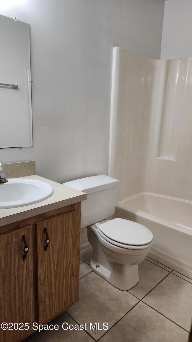 Building Photo - 1708 University Ln