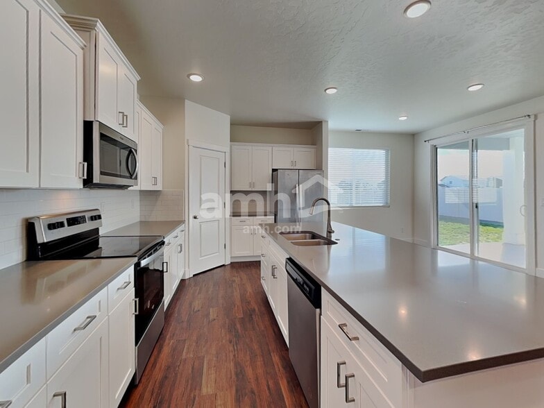 Building Photo - 9357 W Clancy St