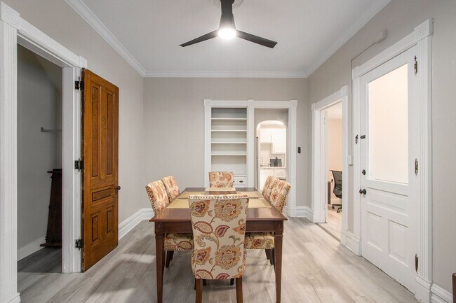 Building Photo - $1495 Tastefully furnished 1BR Apartment |...