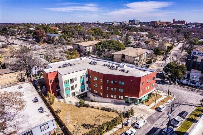Building Photo - 3000 Duval St