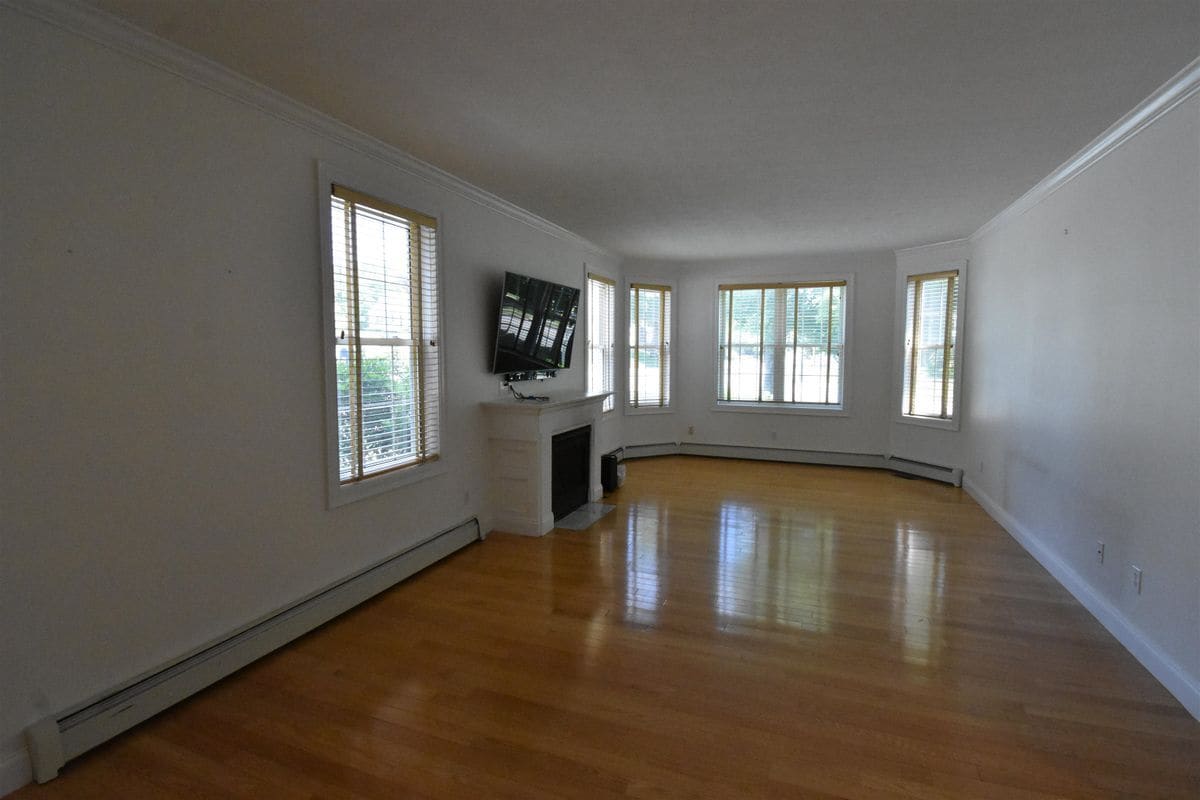 Building Photo - 2246 Elm St
