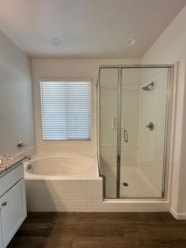 Building Photo - NW Visalia home coming soon!