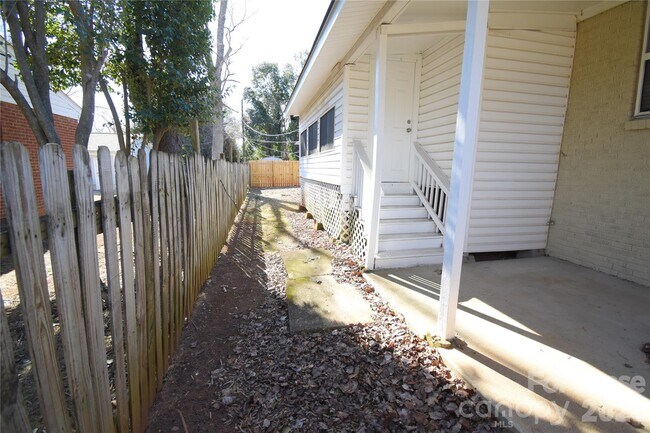 Building Photo - 4201 University Dr