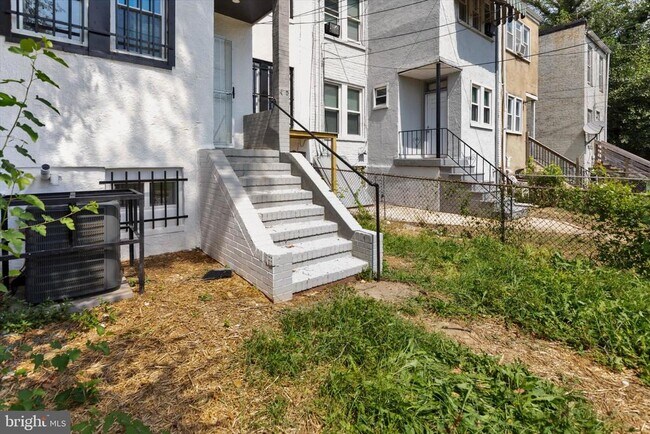 Building Photo - 3015 Spaulding Ave