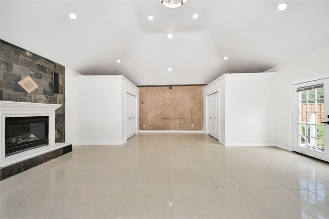 Building Photo - 15719 Baytree Dr