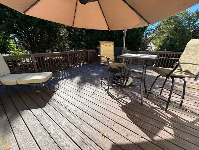 Building Photo - 116 Kane Dr