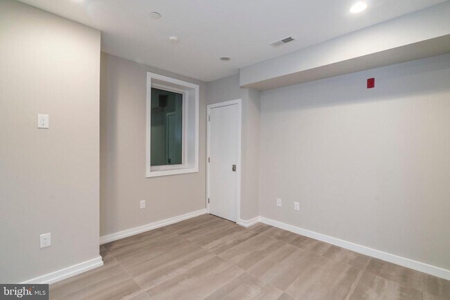 Building Photo - 1434 Clymer St