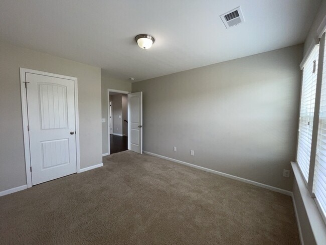 Building Photo - 131 Screech Dr