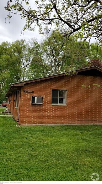 Building Photo - 21 W Parkwood Dr