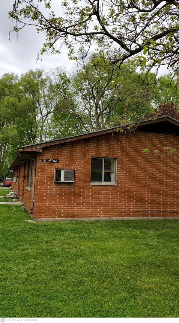 Primary Photo - 21 W Parkwood Dr