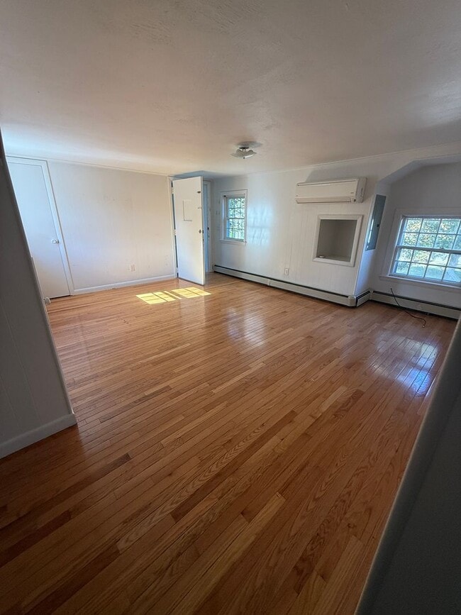 Building Photo - A second floor 1 bed/bath unit, in a multi...
