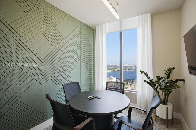 Building Photo - 121 NE 5th St