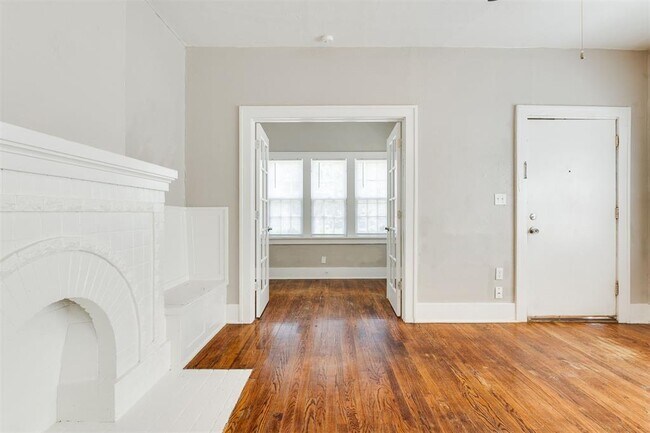 Building Photo - 2609 N Shartel Ave