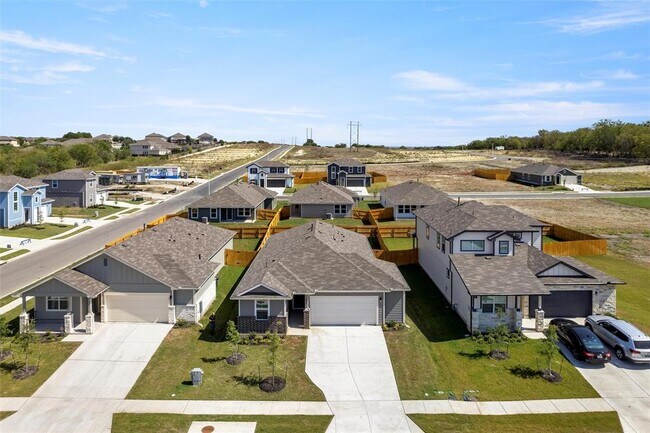 Building Photo - 224 Kickapoo Ln