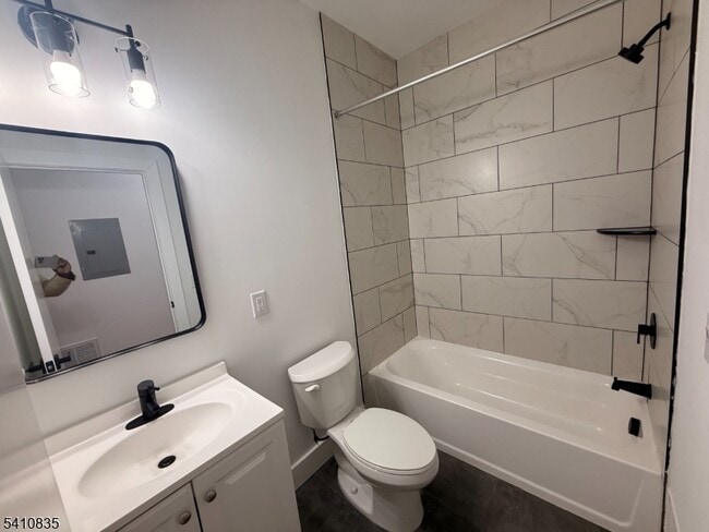 Building Photo - 101 S 8th St