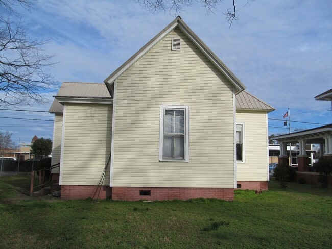 Building Photo - 209 E Caswell St