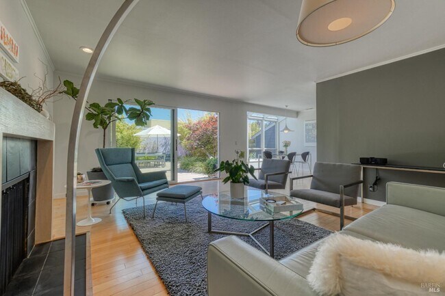 Building Photo - 1704 San Anselmo Ave