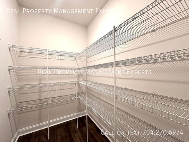 Building Photo - 6029 Whitechapel Ct