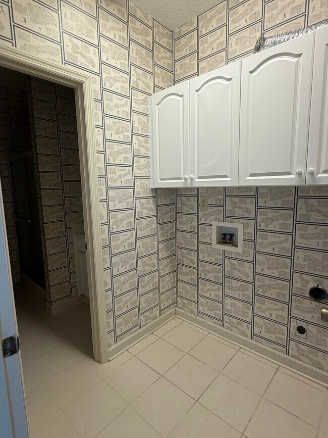 Building Photo - 200 Willow Green Dr