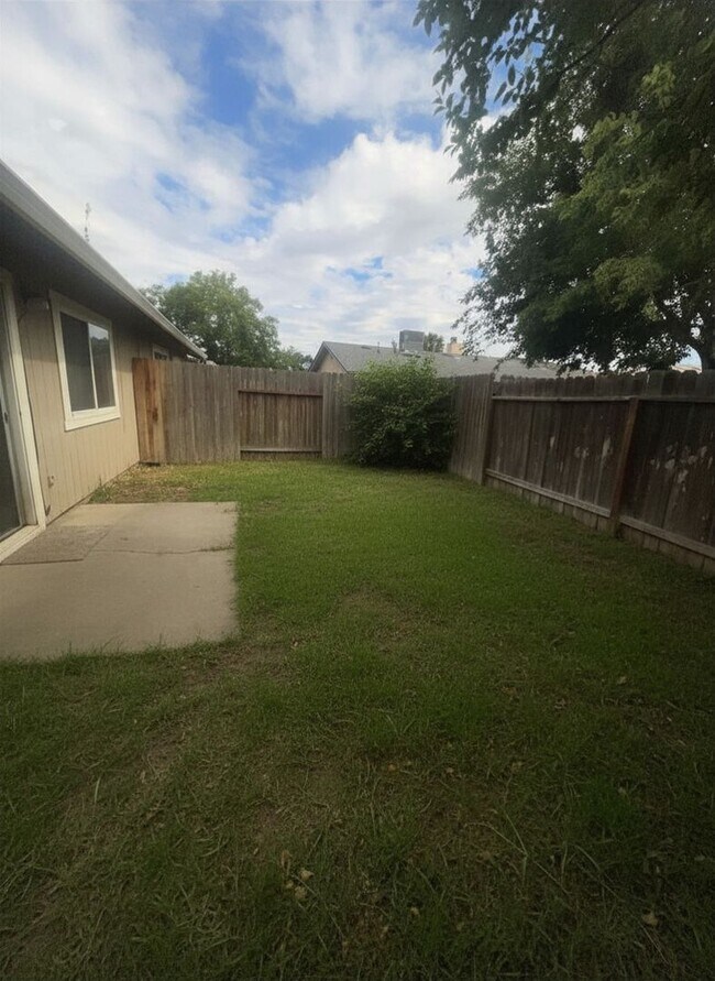 Building Photo - 9365 Camada Ct