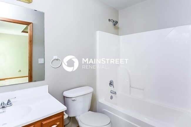 Building Photo - 4 Bedroom Pet-Friendly Home in Kearney, MO with Main Street Renewal