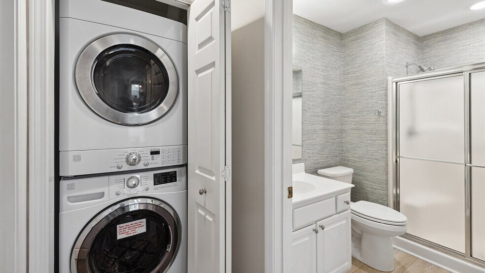 Building Photo - 562 Blue Stem Dr