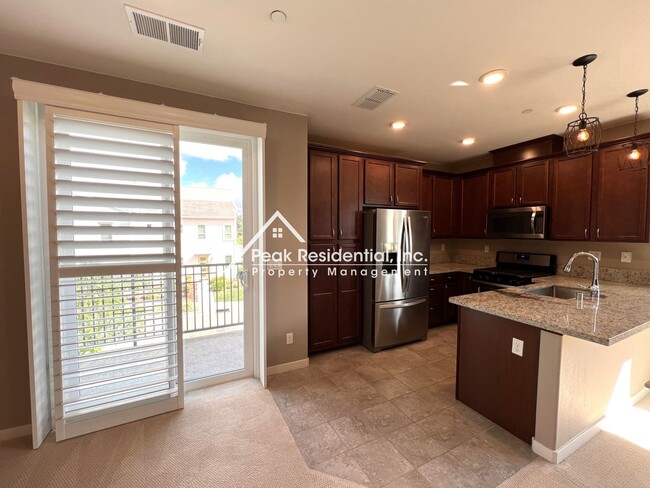 Building Photo - Updated 3bd/3ba North Natomas Townhouse