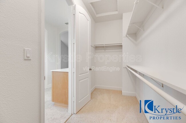 Building Photo - 6335 Newhaven Ln