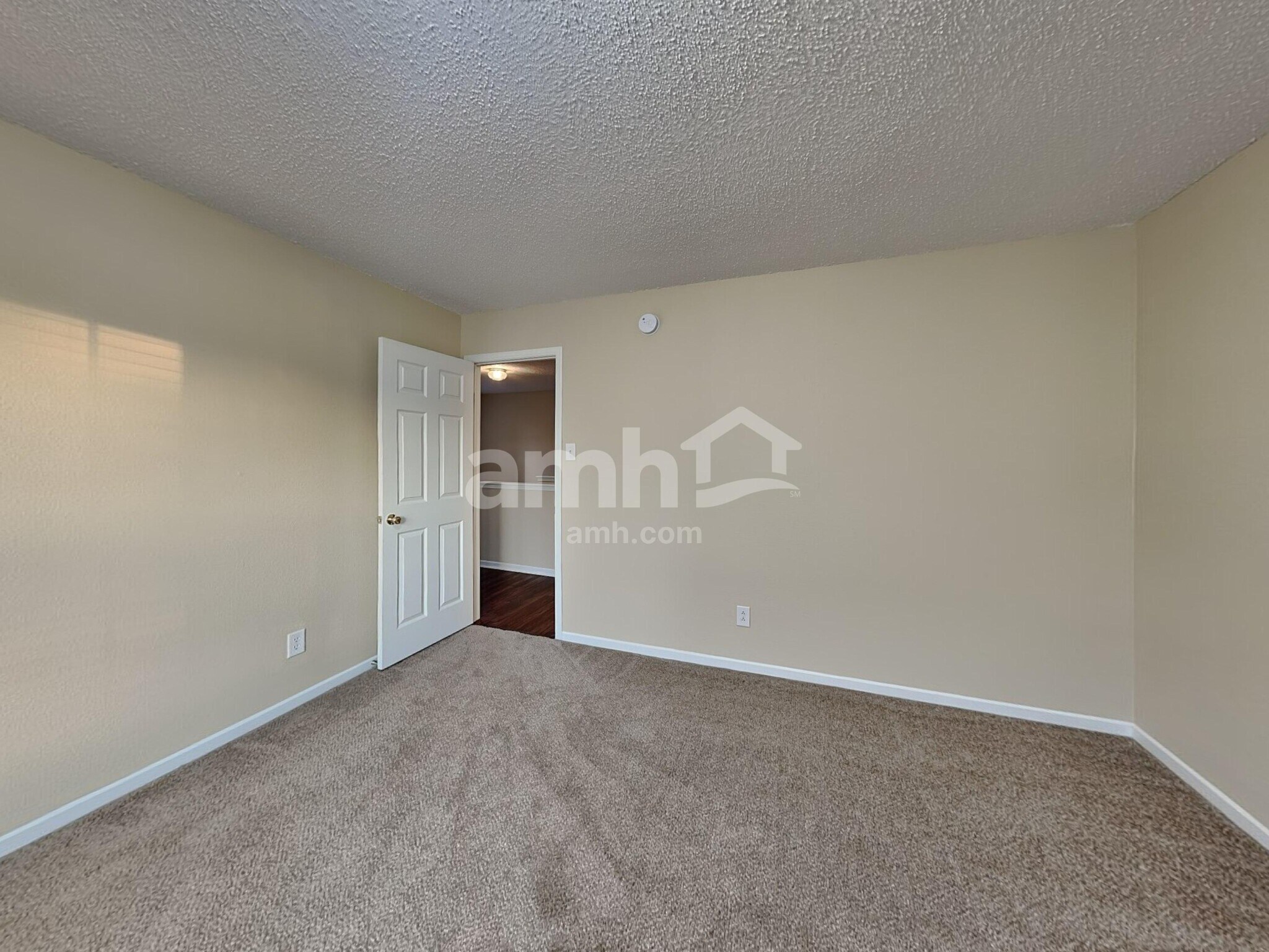 Building Photo - 13993 Meadow Lake Dr