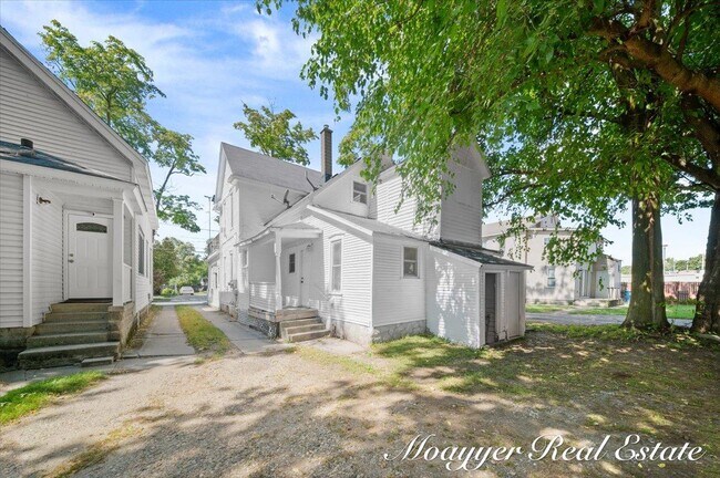 Building Photo - 1108 Muskegon Ave NW