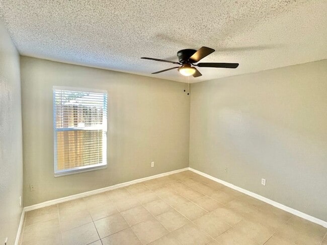 Building Photo - Sanford - 4 Bedroom, 2 Bathroom - $2,395.00