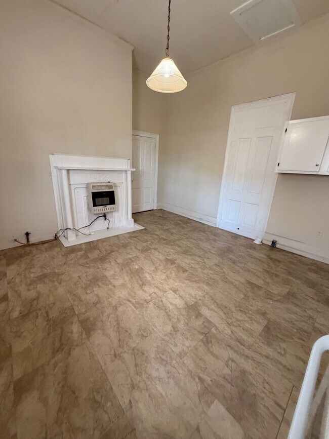 Building Photo - 1300 N Broad St