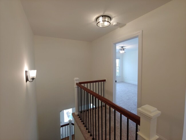 Building Photo - 3 Bedroom, 2.5 Bath Townhome Close to UTC!