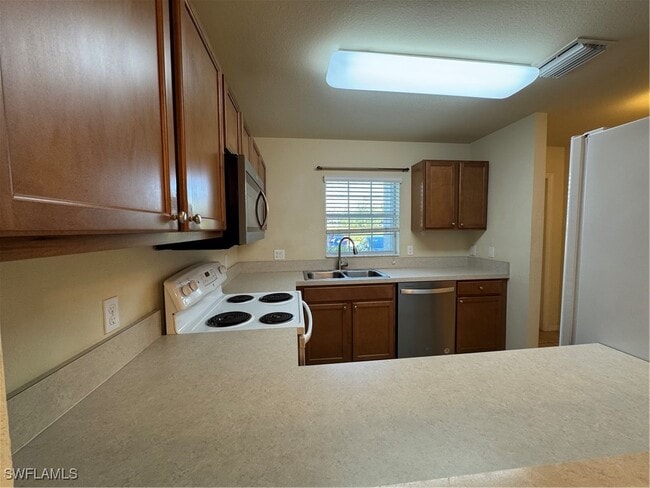 Building Photo - 9093 Gervais Cir