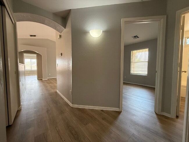 Building Photo - Spacious 4-Bedroom Home with Large Backyar...