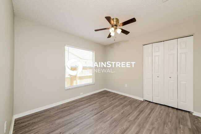 Building Photo - 4 Bedroom Pet-Friendly Home in Brandon, FL with Main Street Renewal