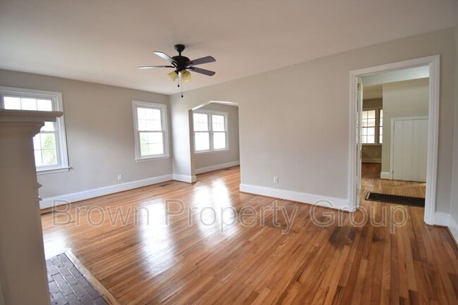 Building Photo - 702 Poole Dr