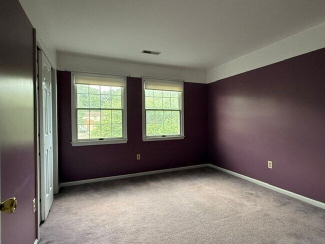 Building Photo - 2788 Pinewood Dr