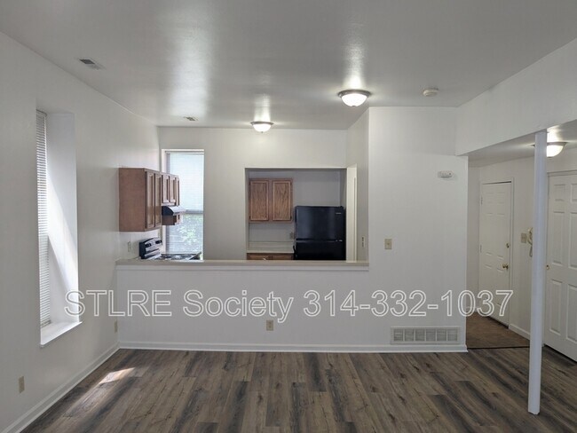 Primary Photo - 2707 Russell Blvd