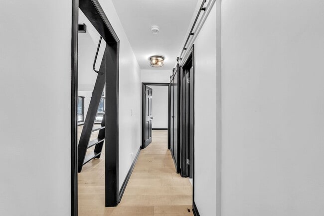 Building Photo - 15160 W Oak Spring Rd