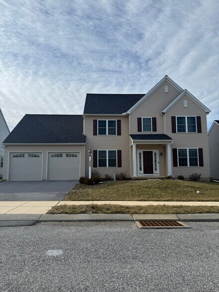 Building Photo - 352 Reserve Ln