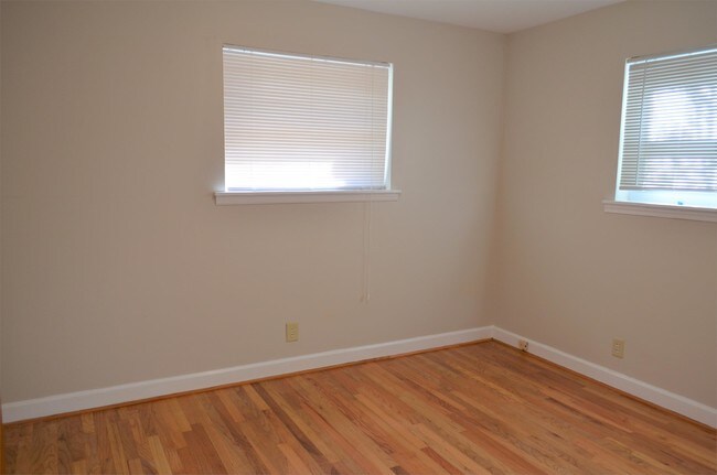 Building Photo - 134 White Oak Dr