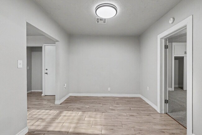Building Photo - 537 SW 45th St