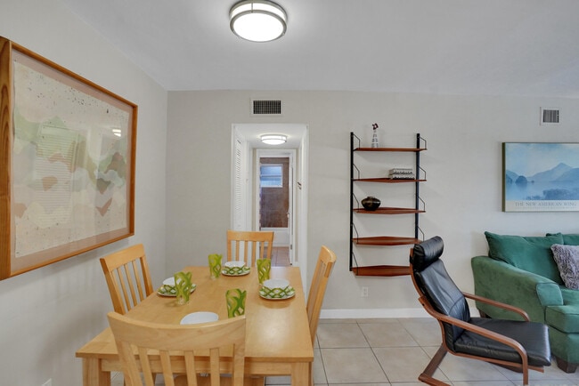 Building Photo - 3212 NE 9th St